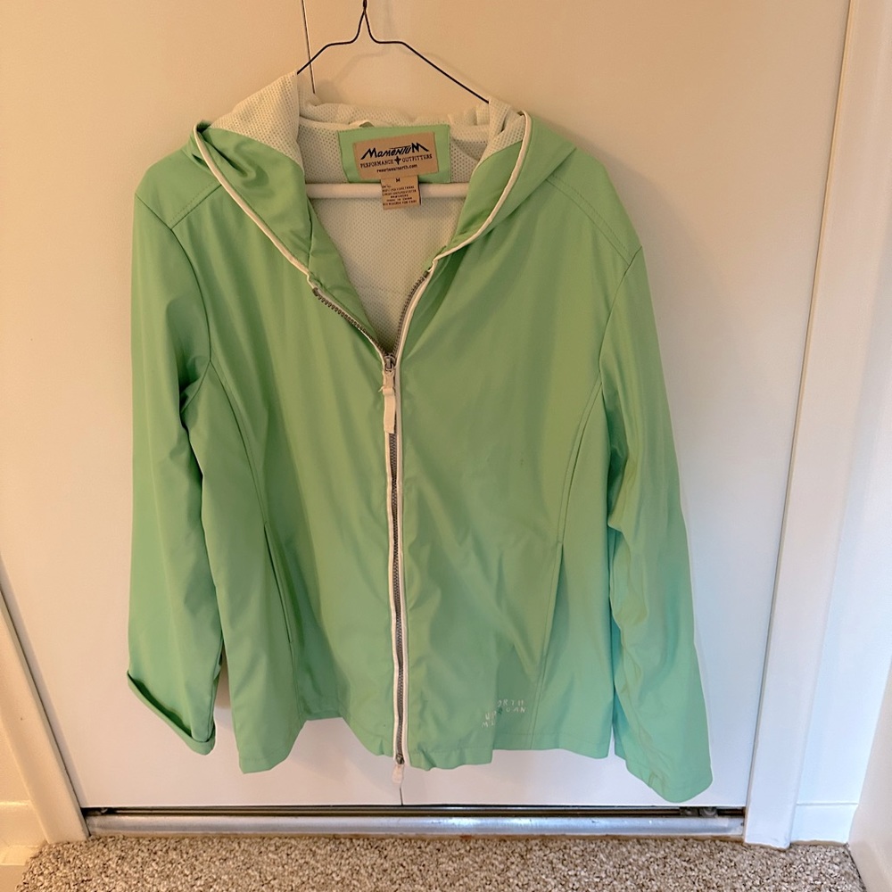 NWOT Momentum spring jacket.  Mint color size M.